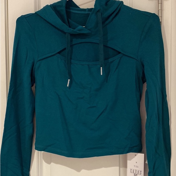 HALARA Hooded long sleeve Cut out crop top - Picture 4 of 5